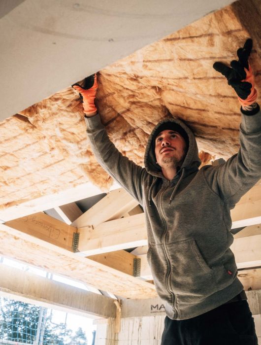 Dachdecker für Dachsysteme in Holz