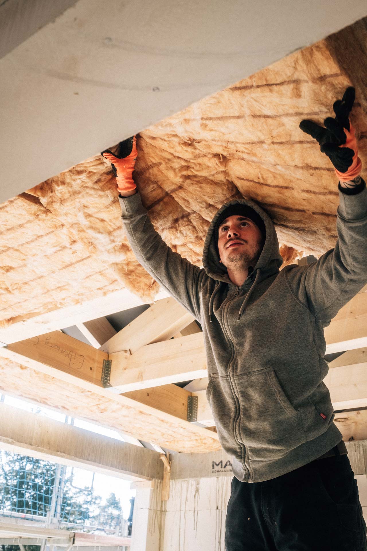 Dachdecker für Dachsysteme in Holz